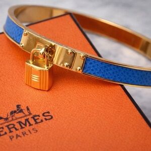 Hermès Kelly Cadena Lock in leather blue cobalt and gold